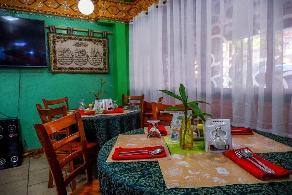 Tinhat Halal حلال Certified Boutique Hotel And Restaurant Davao Exterior foto