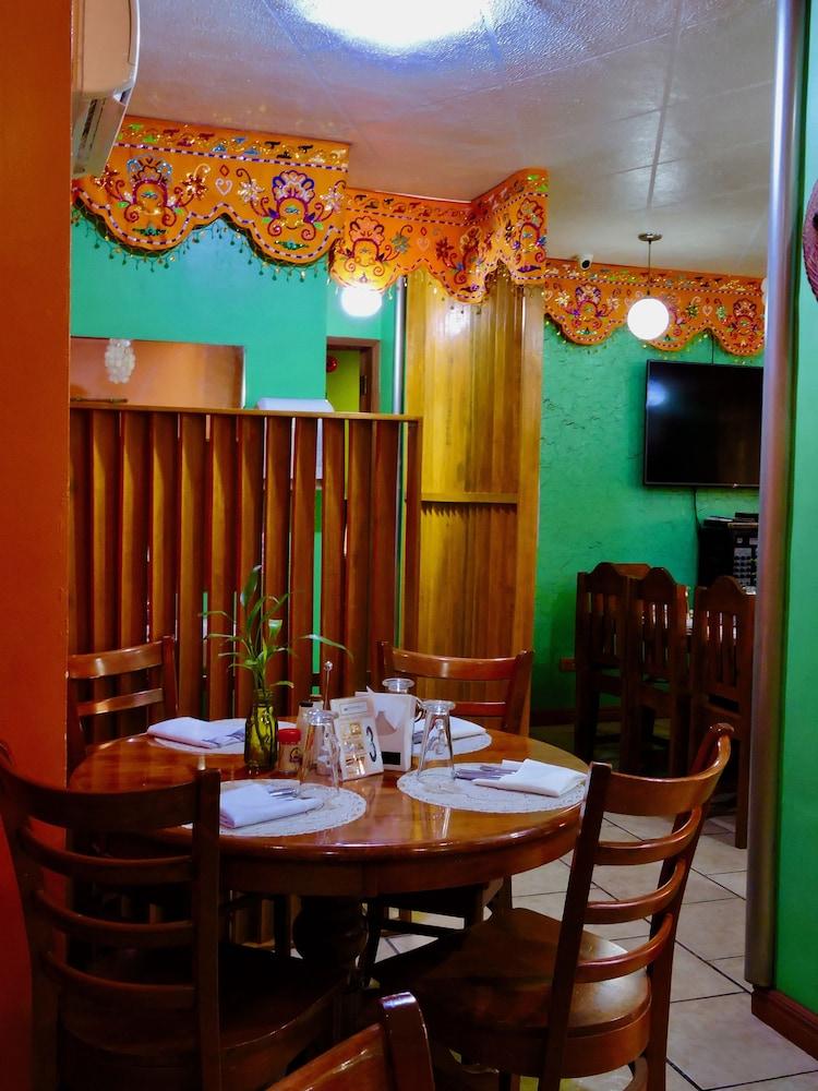 Tinhat Halal حلال Certified Boutique Hotel And Restaurant Davao Exterior foto