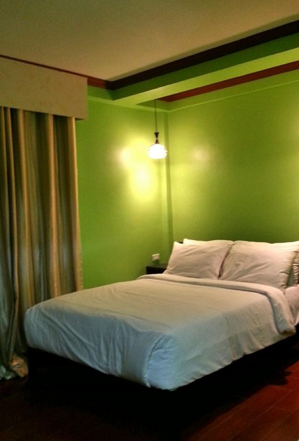 Tinhat Halal حلال Certified Boutique Hotel And Restaurant Davao Exterior foto