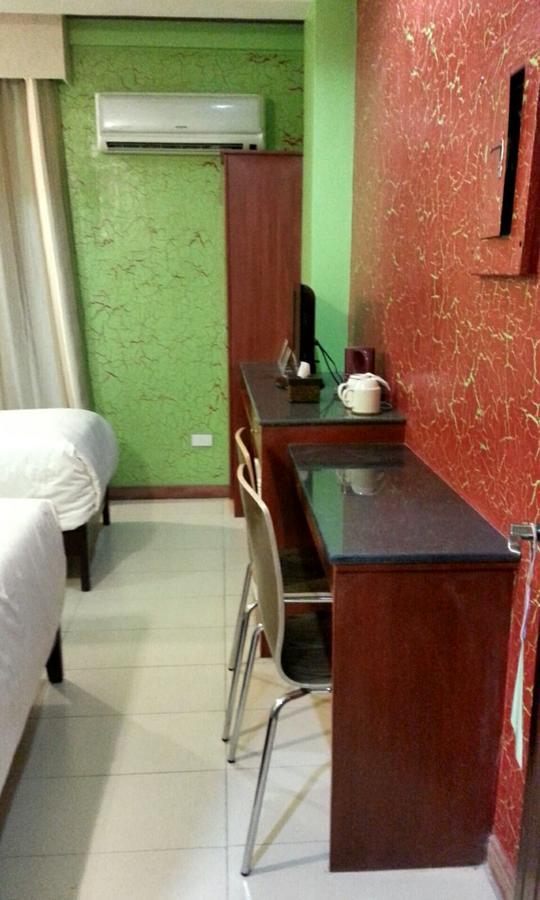 Tinhat Halal حلال Certified Boutique Hotel And Restaurant Davao Exterior foto