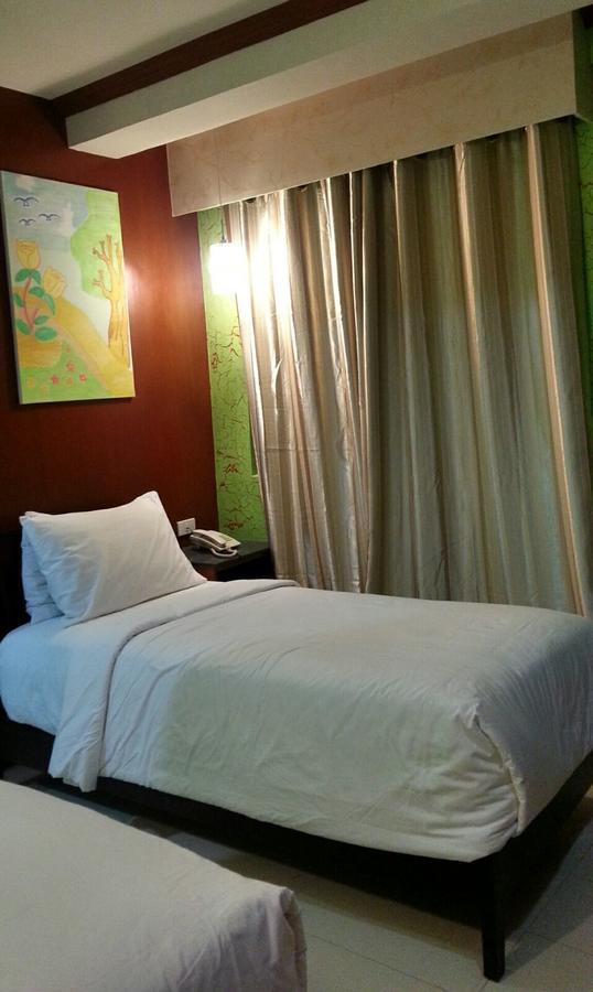 Tinhat Halal حلال Certified Boutique Hotel And Restaurant Davao Exterior foto